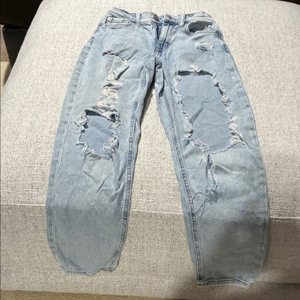 Aeropostale Light Blue Distressed Junior stretch Mom Jeans